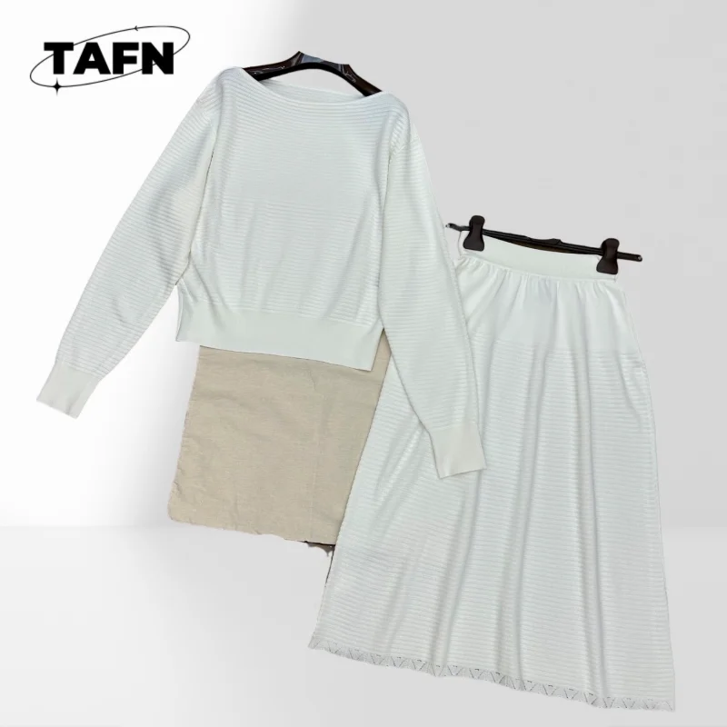 

Comfortable Two-Piece Women’s Skirt Set for Relaxed Summer Days Soft and Breathable Fabric for Hot Weather AG320