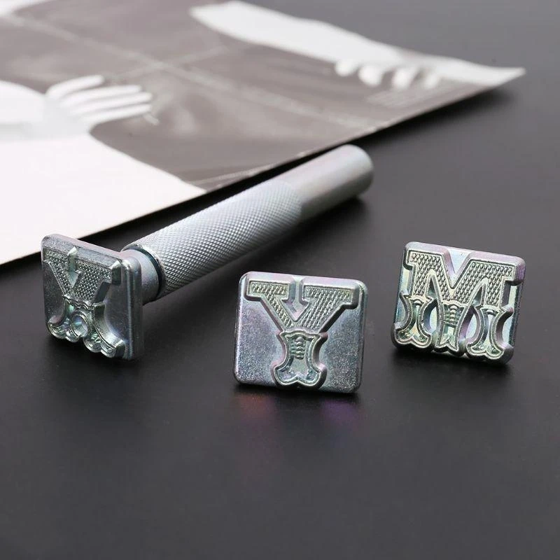 

26 шт. Стальные алфавитные буквы Панк -Панч -Сет DIY Кожаный ремесленный металлический набор для ударов металлические