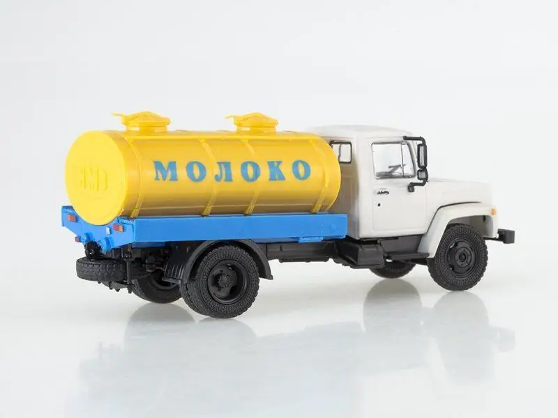 Новинка, Коллекционная модель автомобиля в масштабе 1/43