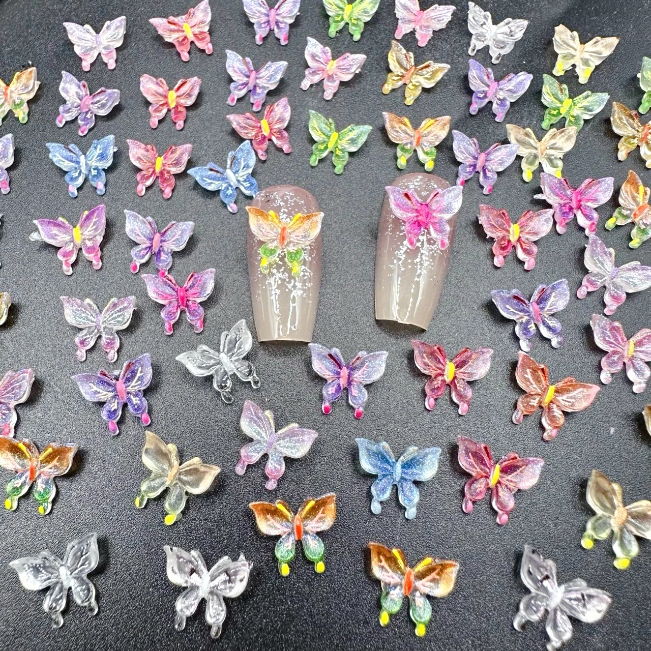 50 sztuk brokat Lumionus motyl zawieszki do paznokci Flatback żywica motyl akcesoria do paznokci DIY akcesoria do dekoracji paznokci części