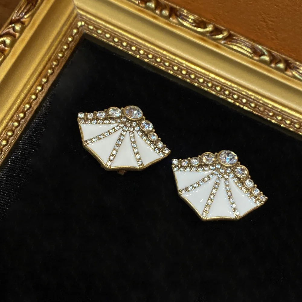 

Medium copper plated 18K vintage gold white enamel fan earrings with diamond for women jewlry whosale