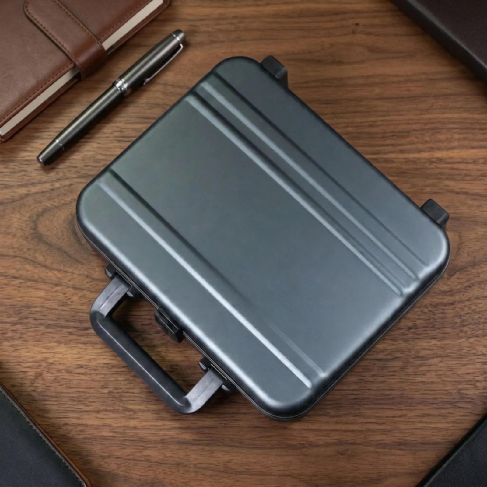 14-Slot Watch Box Lockable Aluminum Watch Case Organizer Long-Lasting Travel-Ready for Collectors