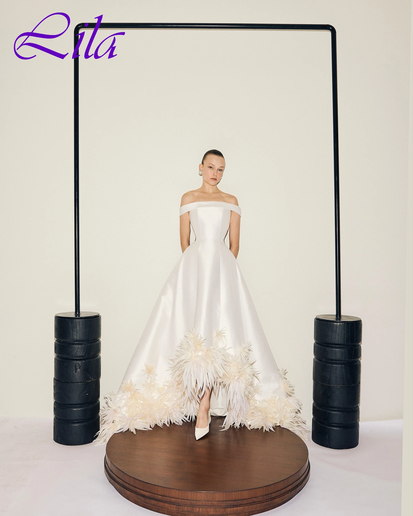 

Customized A-Line Boat Neck Cap Sleeve Evening Dress Delicate High Quality Celebrity Gowns Modern Bespoke Occasion Gowns