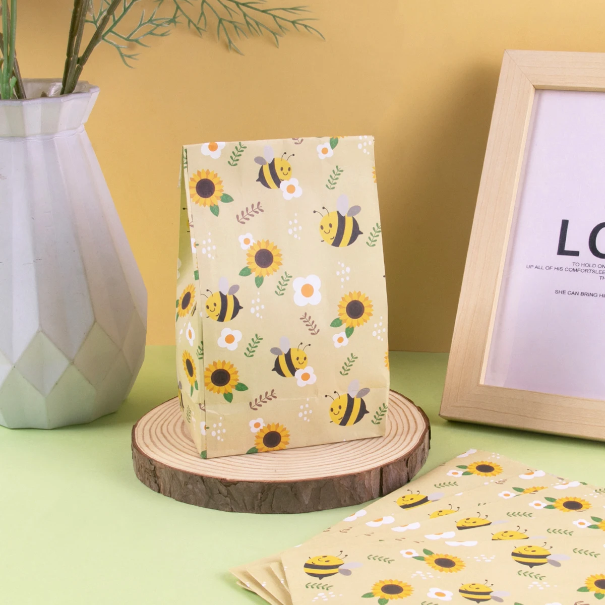10/20pcs Little Bee Paper Gift Bags Honey Bee Pattern Candy Cookie Packaging Box Kid Bee Birthday Party Baby Shower Party Favors