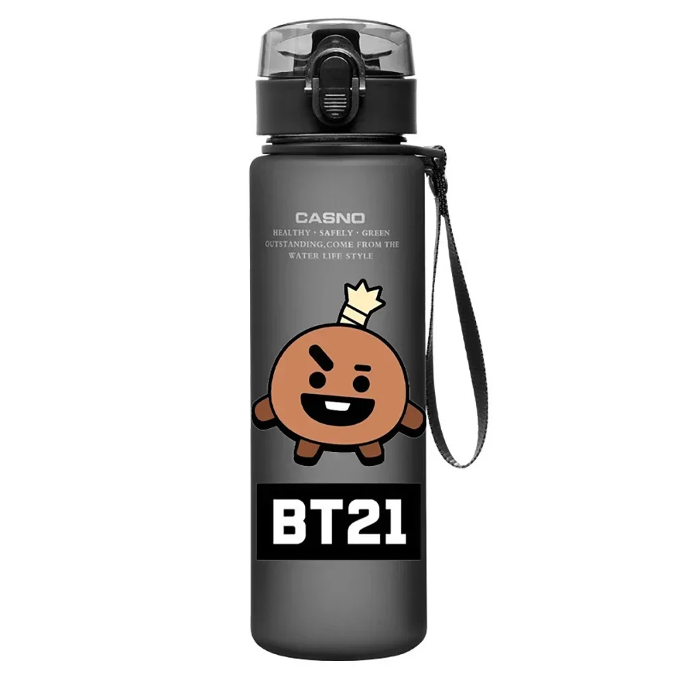 كارتون BT21 كوب أسود 560 مللي RJ تشيمي كوكي أزرق مائي بلوري بلاستيك محمول رياضي سعة كبيرة كوب ماء أنيمي هدية للأطفال