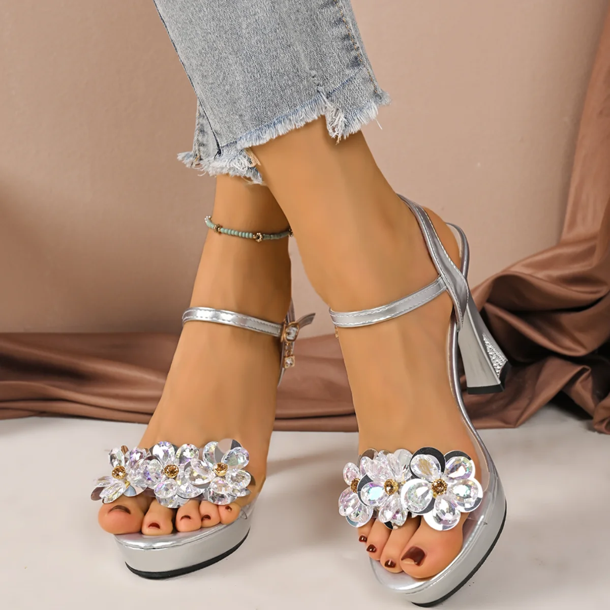 

Luxury Rhinestone Flower High Heels Sandals Ladies Summer 2026 Light Weight Platform Crystal Buckle Sandals Women Wedding Shoes