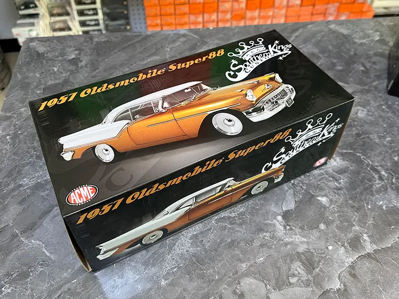 ACME 1:18 Oldsmobile Super88 1957 Vintage Car Alloy Fully Open Simulation Limited Edition Alloy Metal Static Car Toy Gift