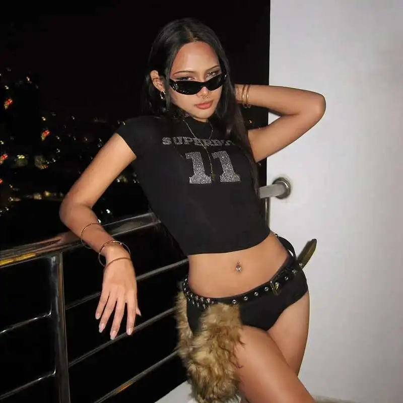 2025 camiseta gótica Punk nueva ropa de mujer Color sólido Slim Fit moda urbana cuello redondo estampado Top de manga corta para mujer