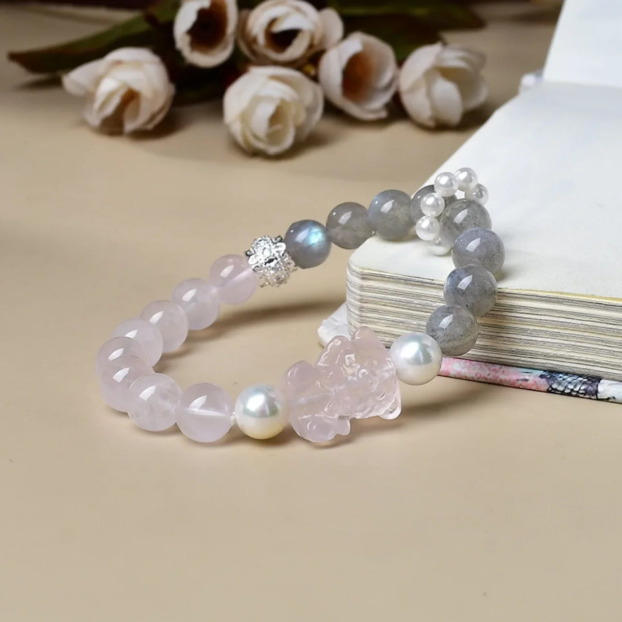 

Natural Powder Crystal Bear Elongated Stone Bracelet Women's Light Luxury Fashion Lucky Bracelet, Gift
