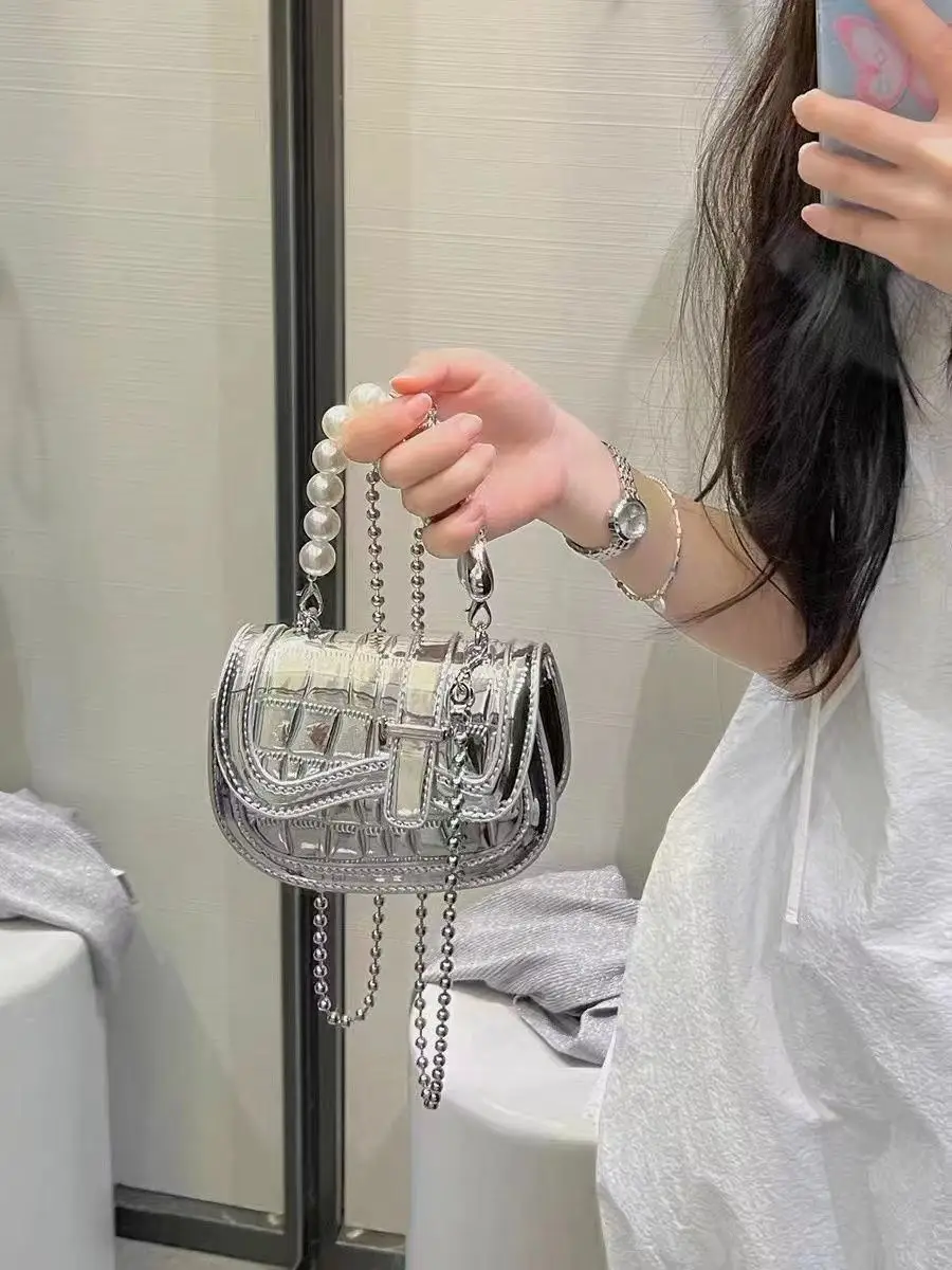 

Серебряная сумка через плечо с жемчужной цепочкой для девочек, молодежная повседневная однотонная мягкая маленькая квадратная сумка из искусственной кожи с застежкой Lo Bule