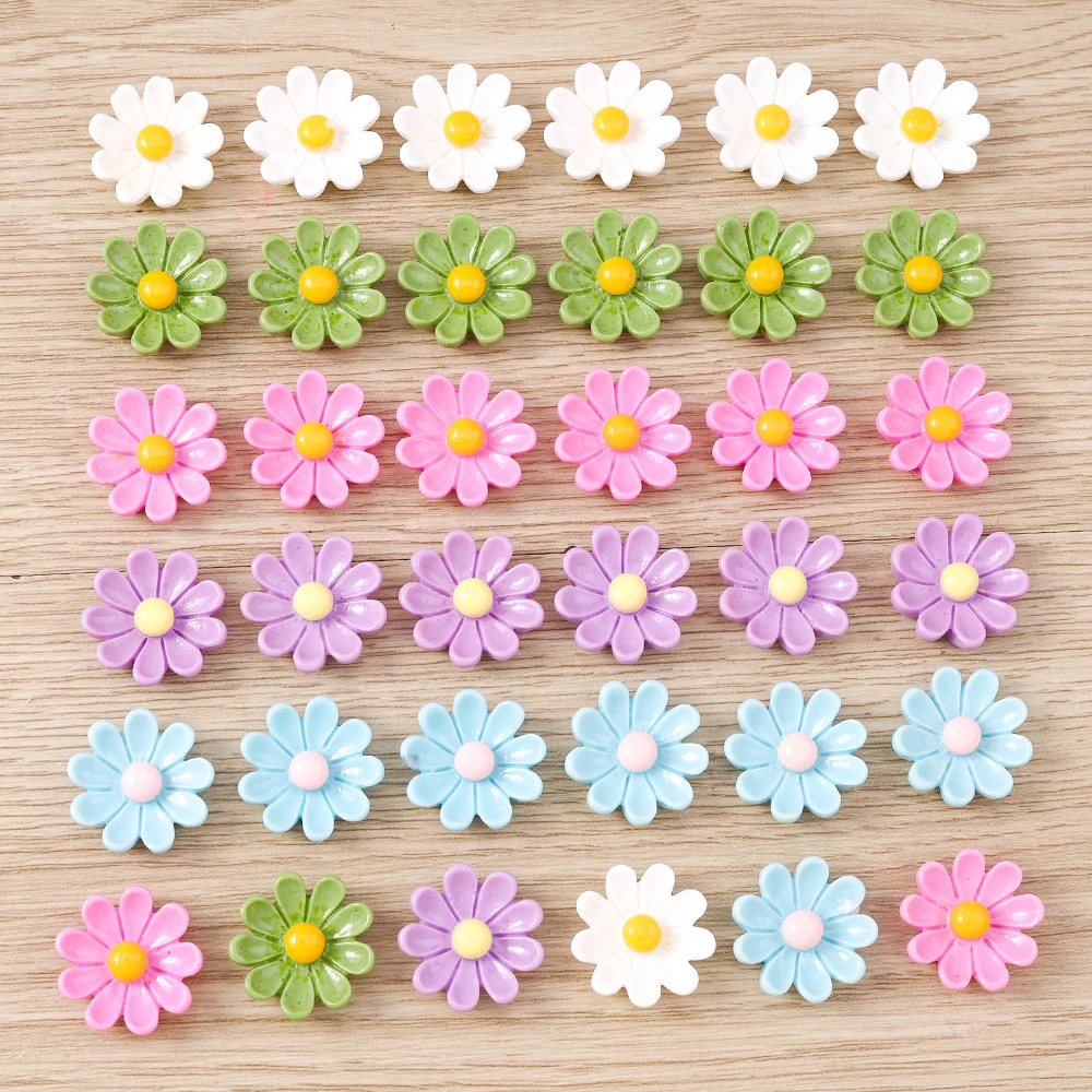 Tusember 15 Stück 19*22mm Niedliche Gänseblümchen-Anhänger aus Harz mit Flacher Rückseite für DIY Handyhüllen-Zubehör Frauen Mädchen Kinder Spielzeug – Detail 1