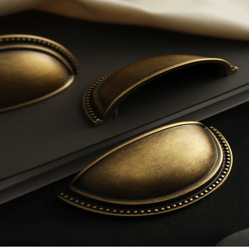 Vintage Brass Shell Furniture Handles American Style Kitchen Cabinet Pulls Drawer Knobs Kitchen  Accessories for Dresser Closet