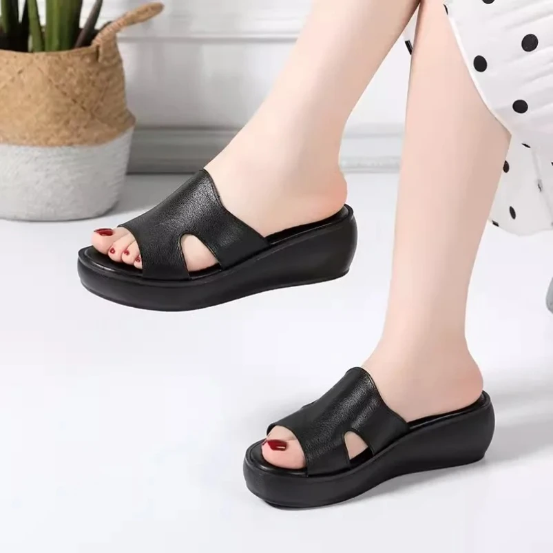 

2025 женские тапочки из натуральной кожи, новые летние женские туфли на танкетке с открытым носком, модная женская обувь на высоком каблуке