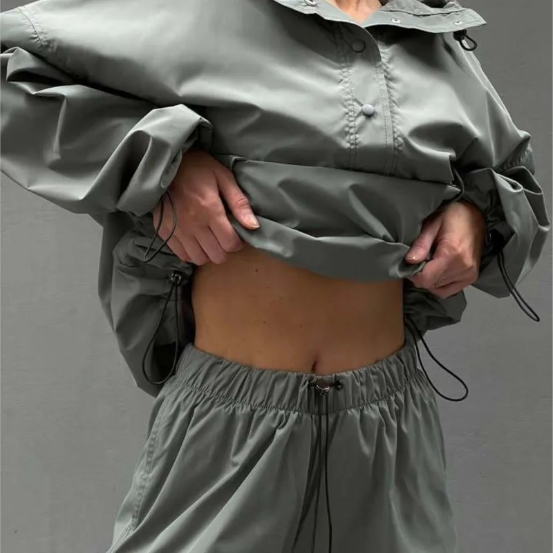 

2025 New Women's Utility-Style Active Two-Piece Set Hooded Sweatshirt & Drawstring Solid Color Wide Leg Cargo Pants