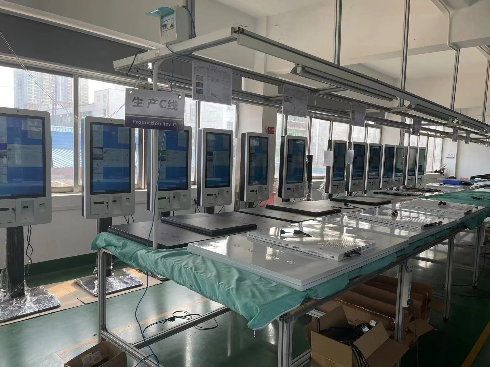 Quiosque de auto-gravamento para restantes 23,6 polegadas 24 polegadas 32 polegadas Tela sensível ao toque Scan QR Code POS Pagamento Auto serviço de pedido de alimentos