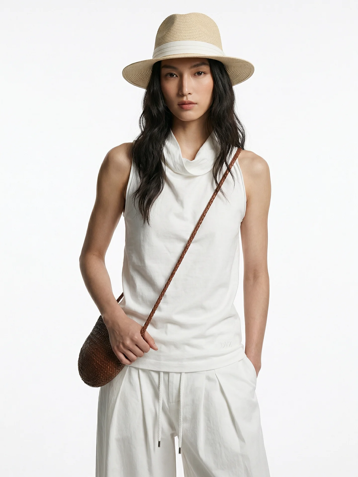 

Женский свободный минималистичный жилет BW: Изысканный стиль, комфорт на каждый день, идеален как нижний слой