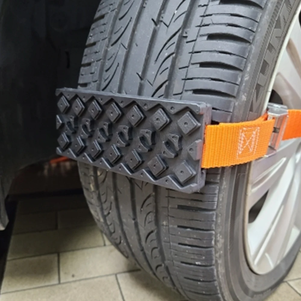 Durable PU Anti-Skid Emergency Snow Mud Sand Car Tire Traction Blocks For Snow Mud Ice Tire Chain Straps