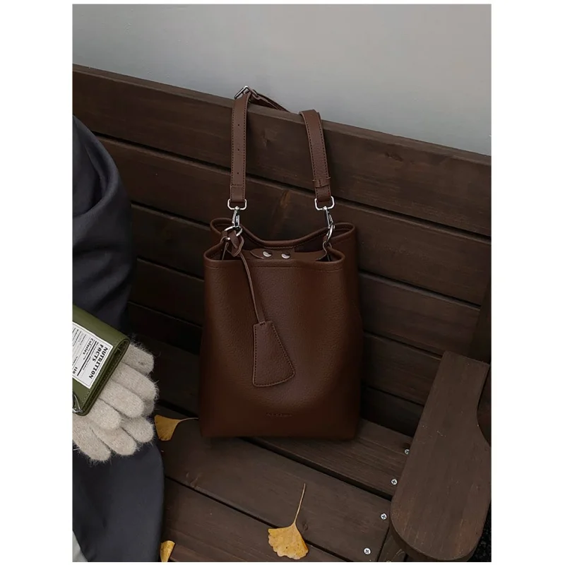 حقيبة يد نسائية مصنوعة من الجلد المطبوع بالشمس تتميز بمظهر ركاب كاجوال خفيف الوزن وناعم من الدنمارك #6