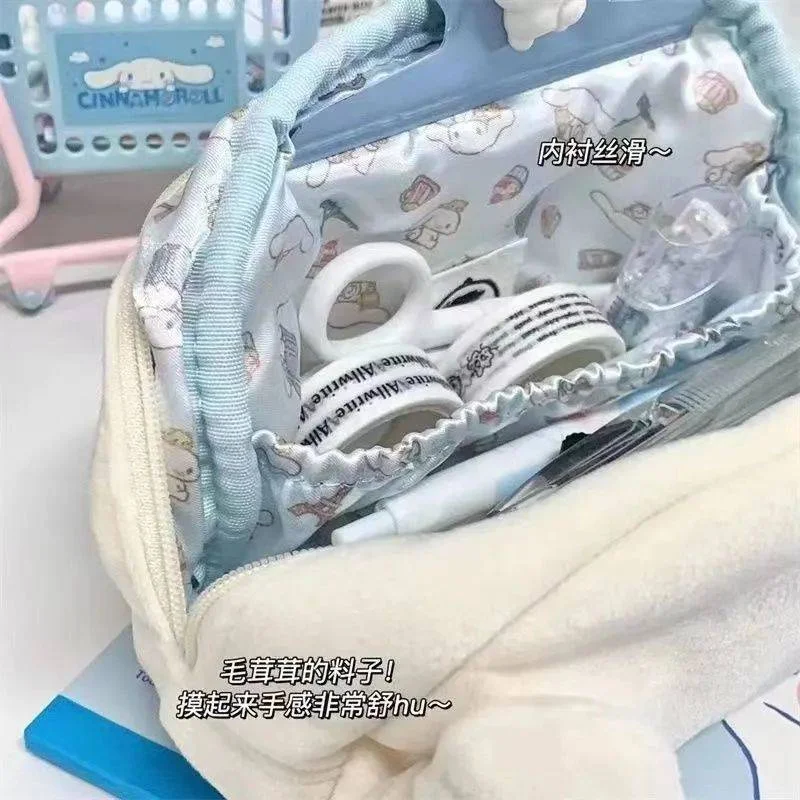 Borsa in peluche Hello Kitty Anime Sanrio Cinnamoroll Borse per cosmetici Cartoon Kawaii Pachacco Astuccio per matite Regali di compleanno per ragazza