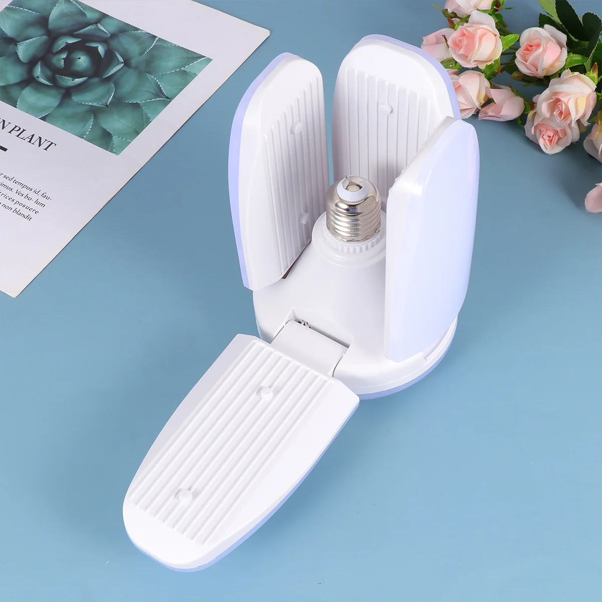 

4 Blades Foldable Fan Light LED Bulb Small Size Adjustable Angle E27 Base Fast Cooling Energy Saving Light Bulb for Garage Home