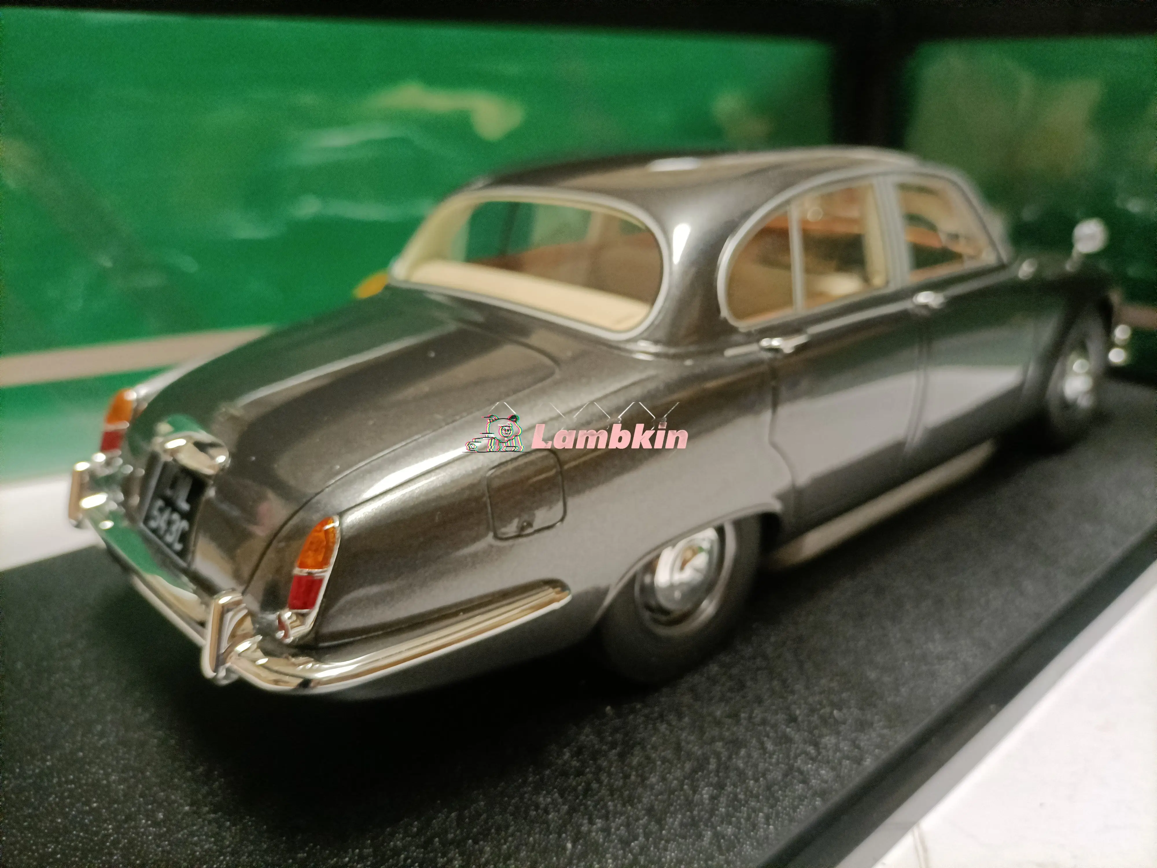 Cult 1:18 For Jaguar Luxury Classic Sedan Model S-Type Sedan 1965 Gray