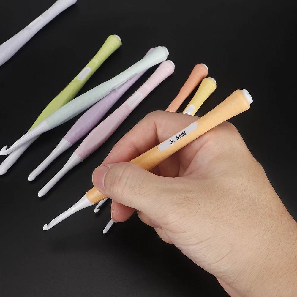 1Set Inline Crochet Hooks Ergonomic Crochet Hook Set 2.5mm to 6mm Crocheting Plastic Hook Crochet Needles for Yarn Craft
