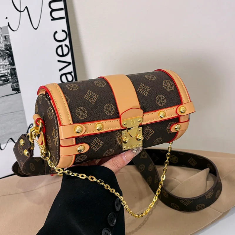 

Luxury Chain Strap Bag For Women Designer New Fashion Nail Decoration Shoulder Crossbody Bag High Quality Versatile