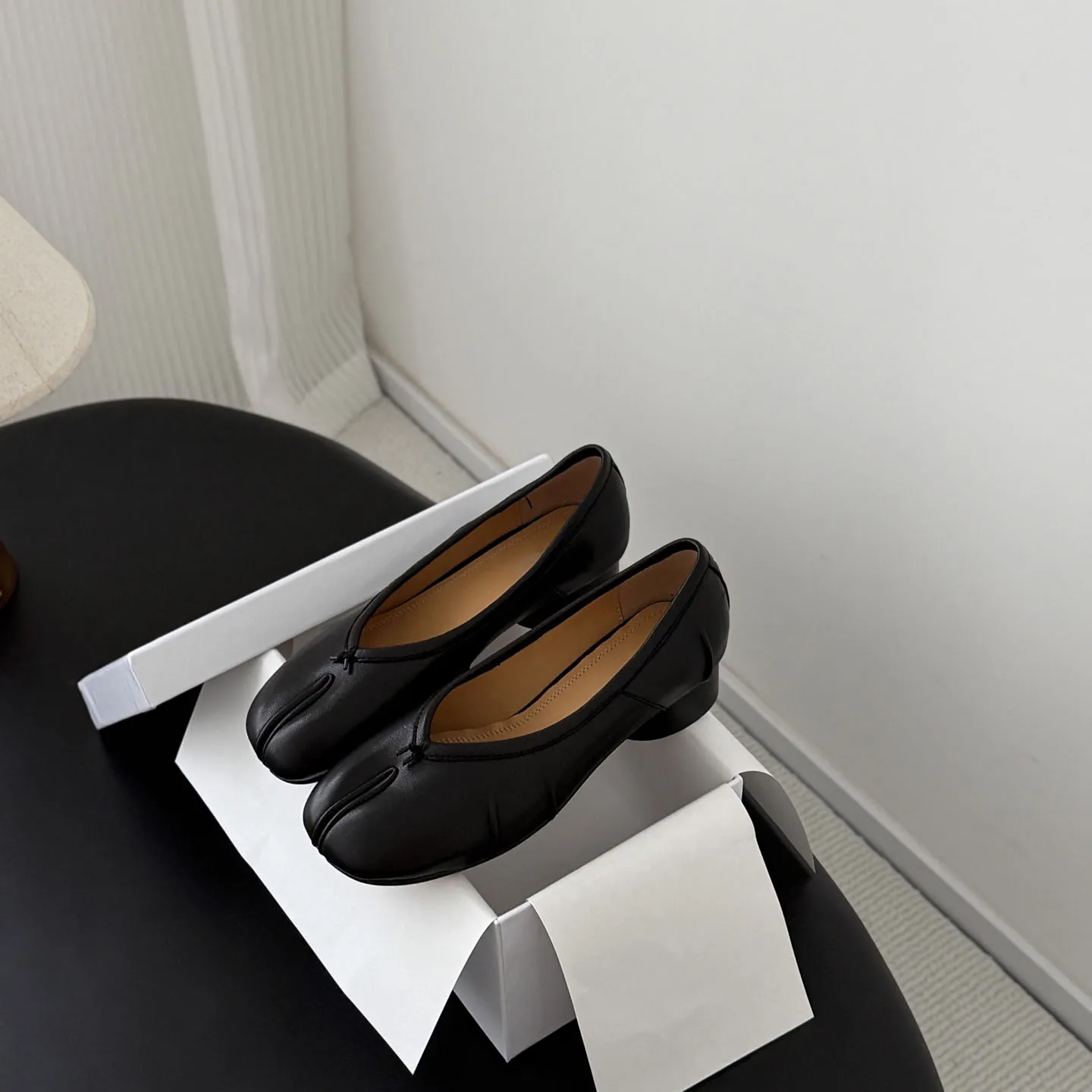 Women's Tabi Ballerina Flat Shoes Split-toe Silver Cracked-leather Broken Mirror Tabi Ballerina Pumps