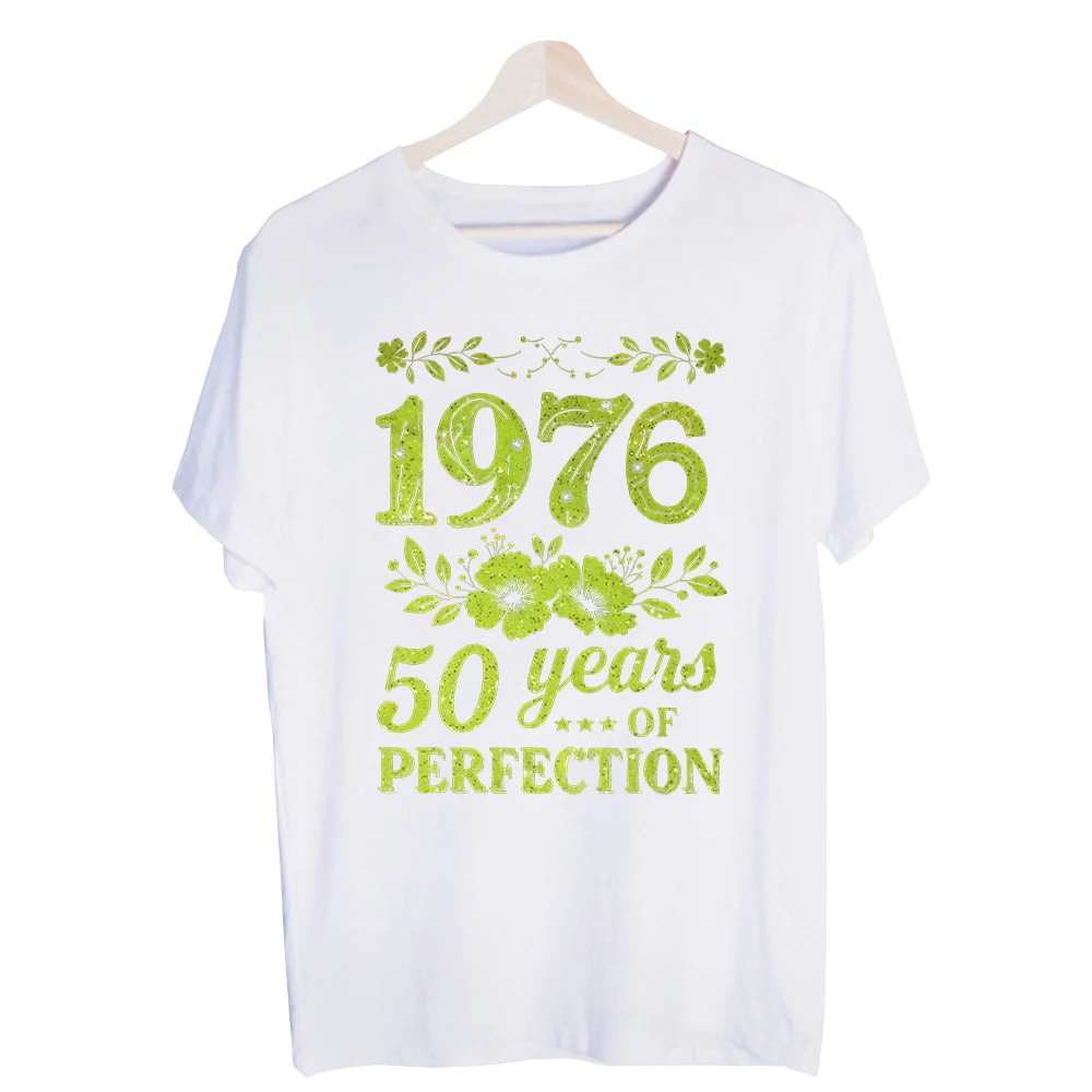 Men's 1976 Typography & Floral Graphic Tee, Short Sleeve Crew Neck T-Shirt for Casual Daily Wear and Birthday Celebrations