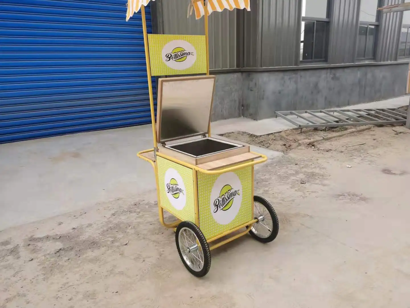 رائجة البيع مقطورة عربة الآيس كريم مع 50L مجمدات عرض صغيرة الثلاجات دفع اليد الآيس كريم بيع عربات شاحنة طعام متنقلة