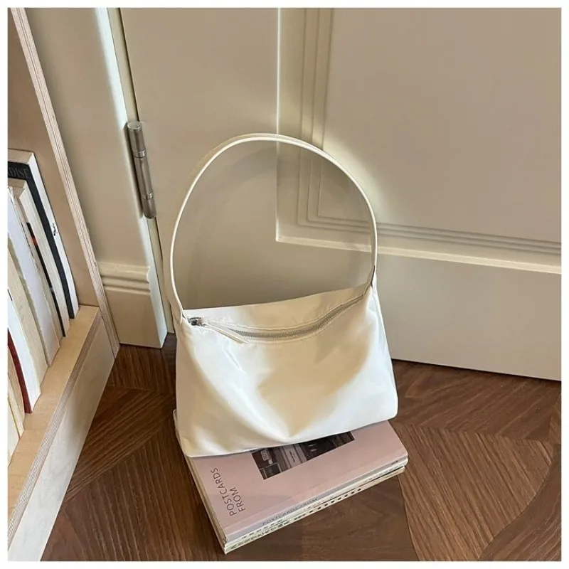 CEEKAY Damen-Umhängetasche, Rot, Nylon, Leichtgewicht, Handtasche mit Reißverschluss, für den täglichen Pendelverkehr, lässig, minimalistisch – Detail 18