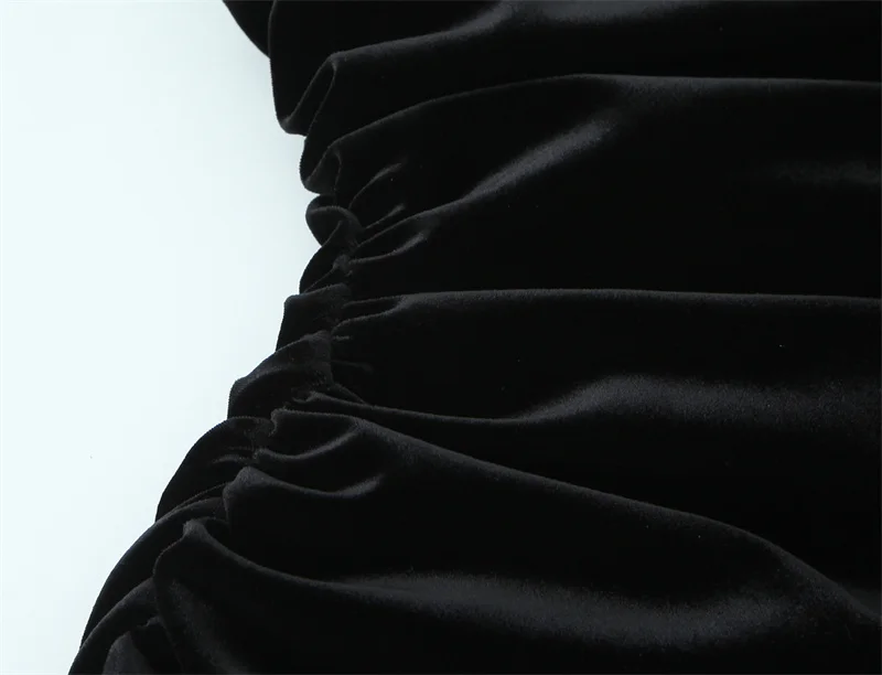 2025 가을 신상 여성 패션: 스타일리시하고 독특한 민소매 스카프 장식 벨벳 미니 드레스.