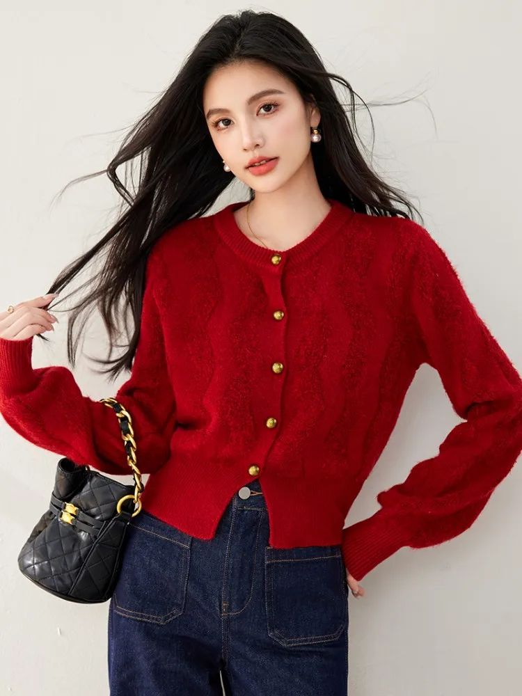 Red Textured Sweater Women'S 2024 Winter New Retro Loose Design, Metal Buckle Knitted Long Sleeved Cardigan