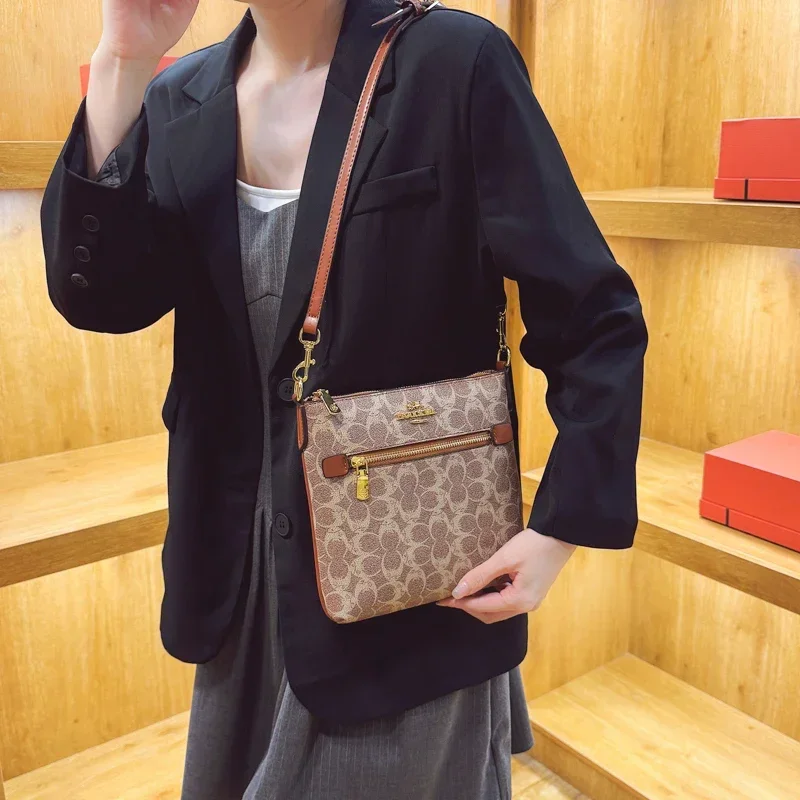 

Elegant Women's Leather Designer Shoulder Bag Luxury Crossbody Fashion Classic Tote Handbag For Everyday Wear