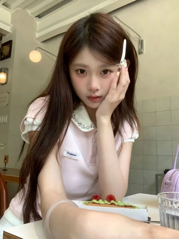 

Корейская розовая футболка с коротким рукавом для женщин, летняя, приталенная, с воротником-стойкой, с эффектом двухслойности, уникальная и красивая