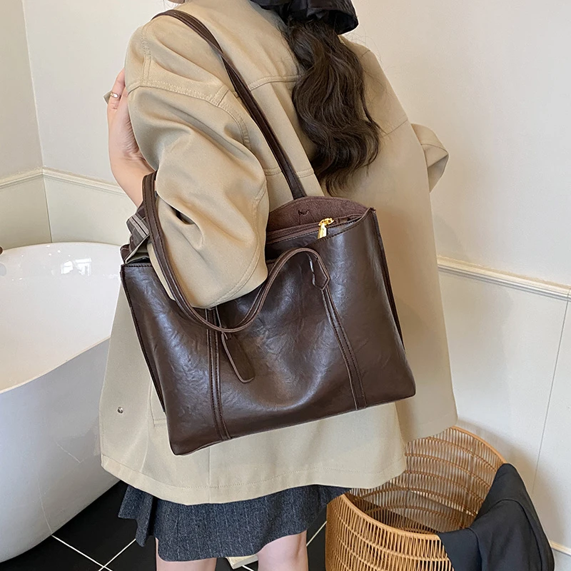 

Elegant Women Leather Luxury Fashion Tote Bag Chic Designer Shoulder Handbag For Modern Stylish Dressing