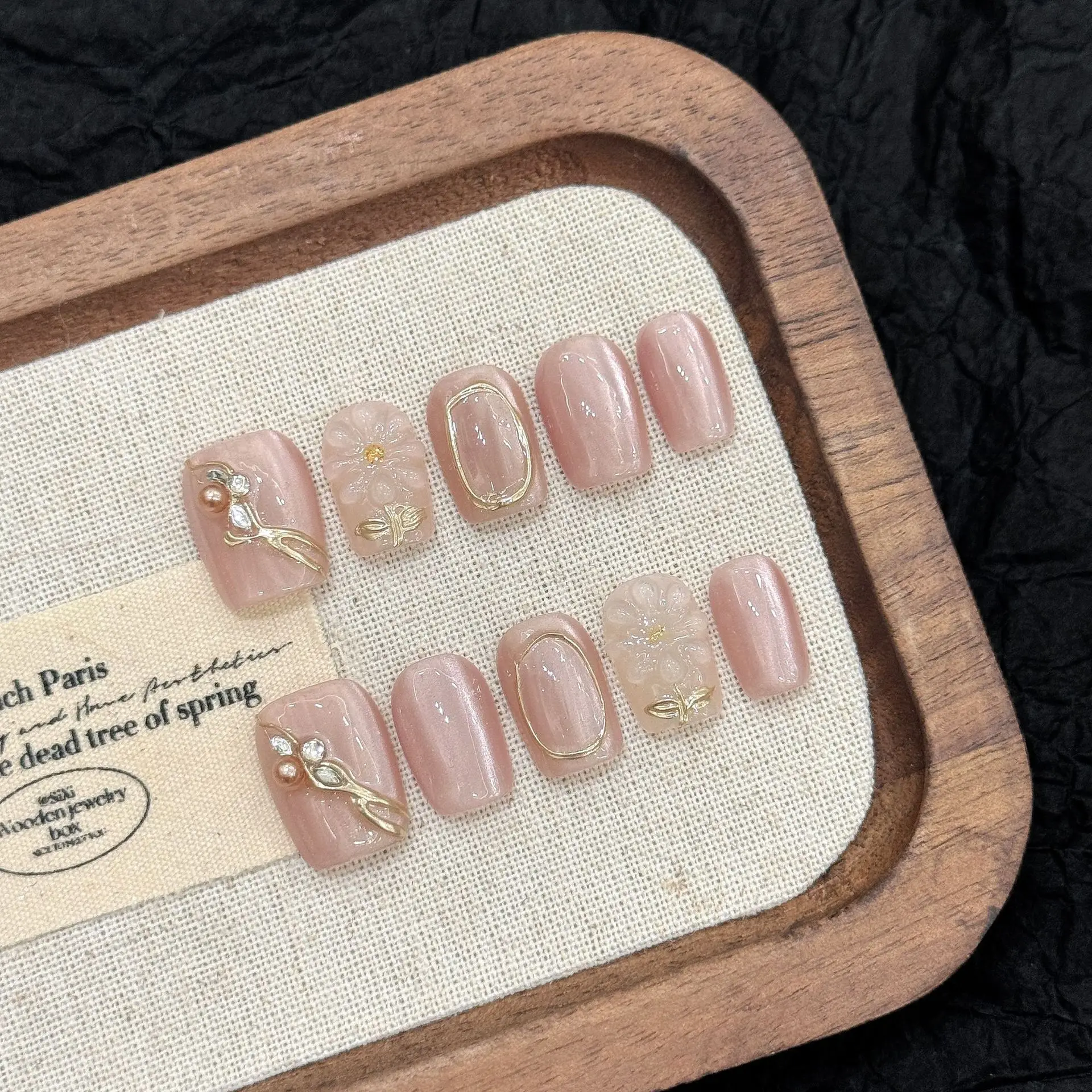 

10pcs Gentle Nude Pink Handmade Fake Nails Stereo Ice Flower Gold Foil Designs Press On Nails Short Square Head Charm False Nail