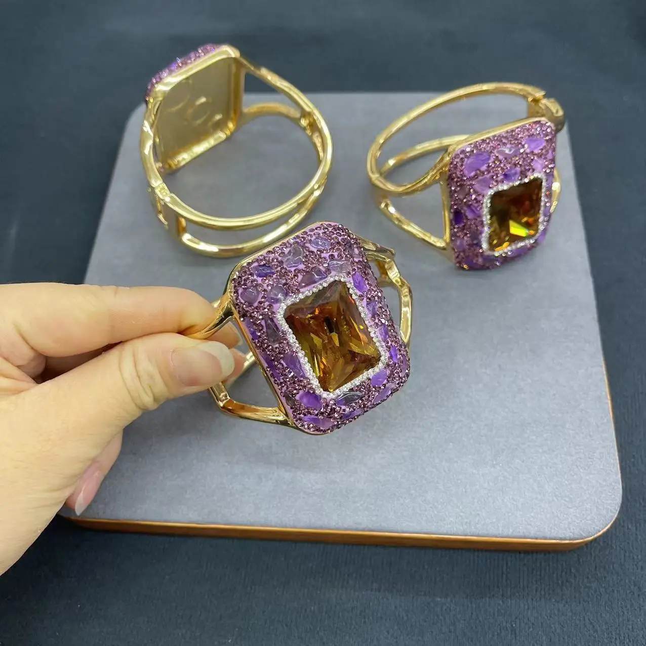 

DIY accessories Turkish sultanite inlaid amethyst rough stone color retention personalized bracelet new magic color-changing sto