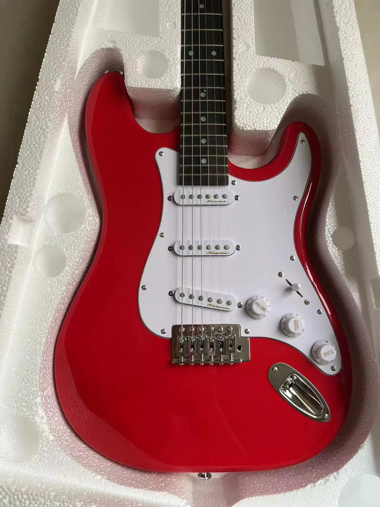 

Send in 3 days stratocaste-r custom body 6 string Red Electric Guitar in stock MERTRYLK