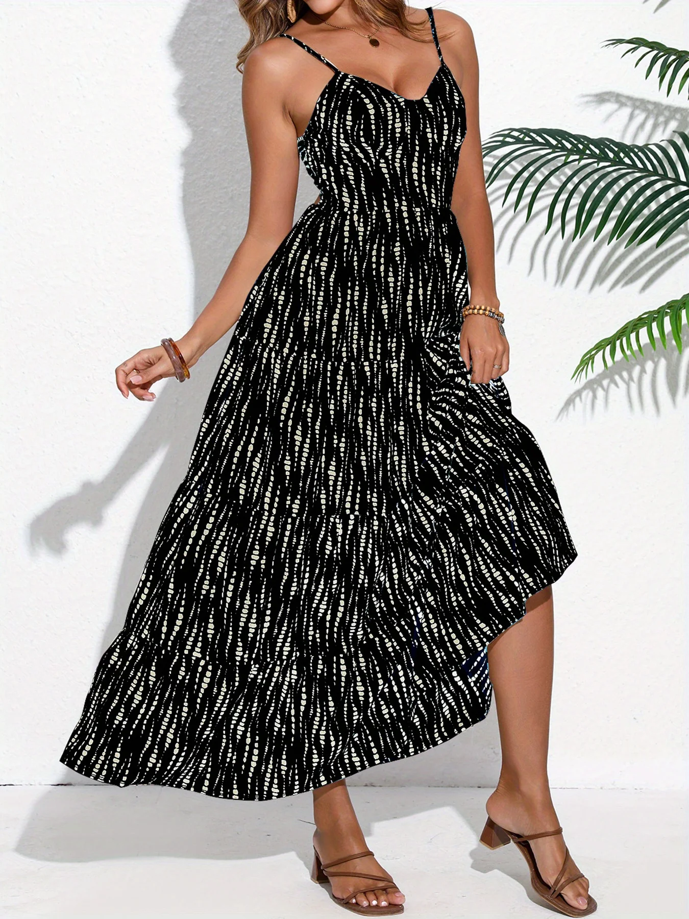 Damen-Wickelkleid im Bohème-Stil mit Spaghettiträgern und Schnürung am Rücken – Langes Kleid für Urlaube und Ausflüge – Detail 9