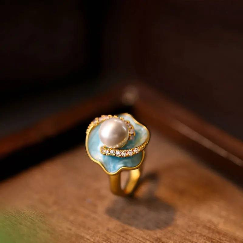 

Французское нишевое кольцо с цветочным темпераментом и гальваническим кристаллом с жемчугом, легкое роскошное невыцветающее противоаллергическое универсальное кольцо