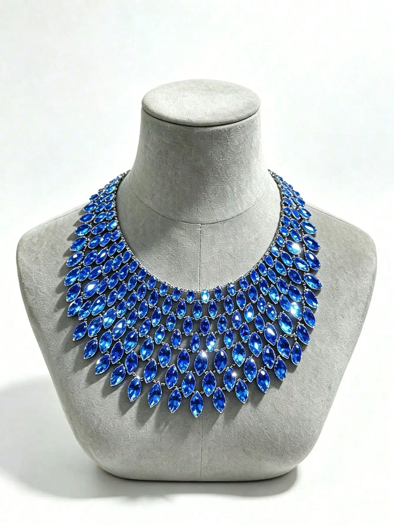 Glamouröse, mehrfarbige Kristall-Halskette, auffälliges Statement-Accessoire für Damen, geeignet für Cocktailpartys, Hochzeiten und besondere Anlässe. – Detail 7