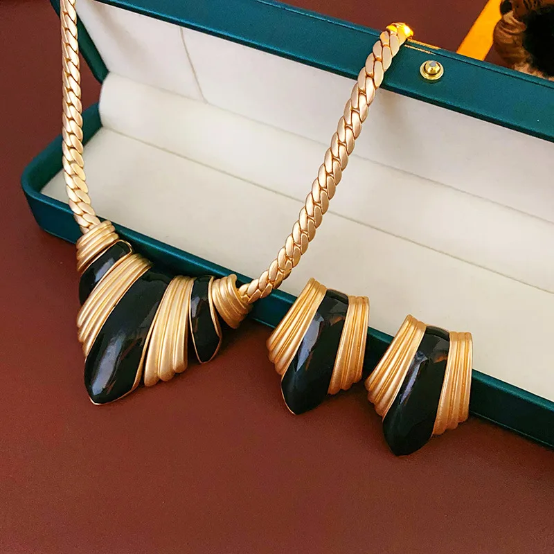 3 Pcs Vintage Jewelry Sets for Women French Vintage Drop Oil Geometric Metal Necklace Light Luxury Irregular Earring Sets
