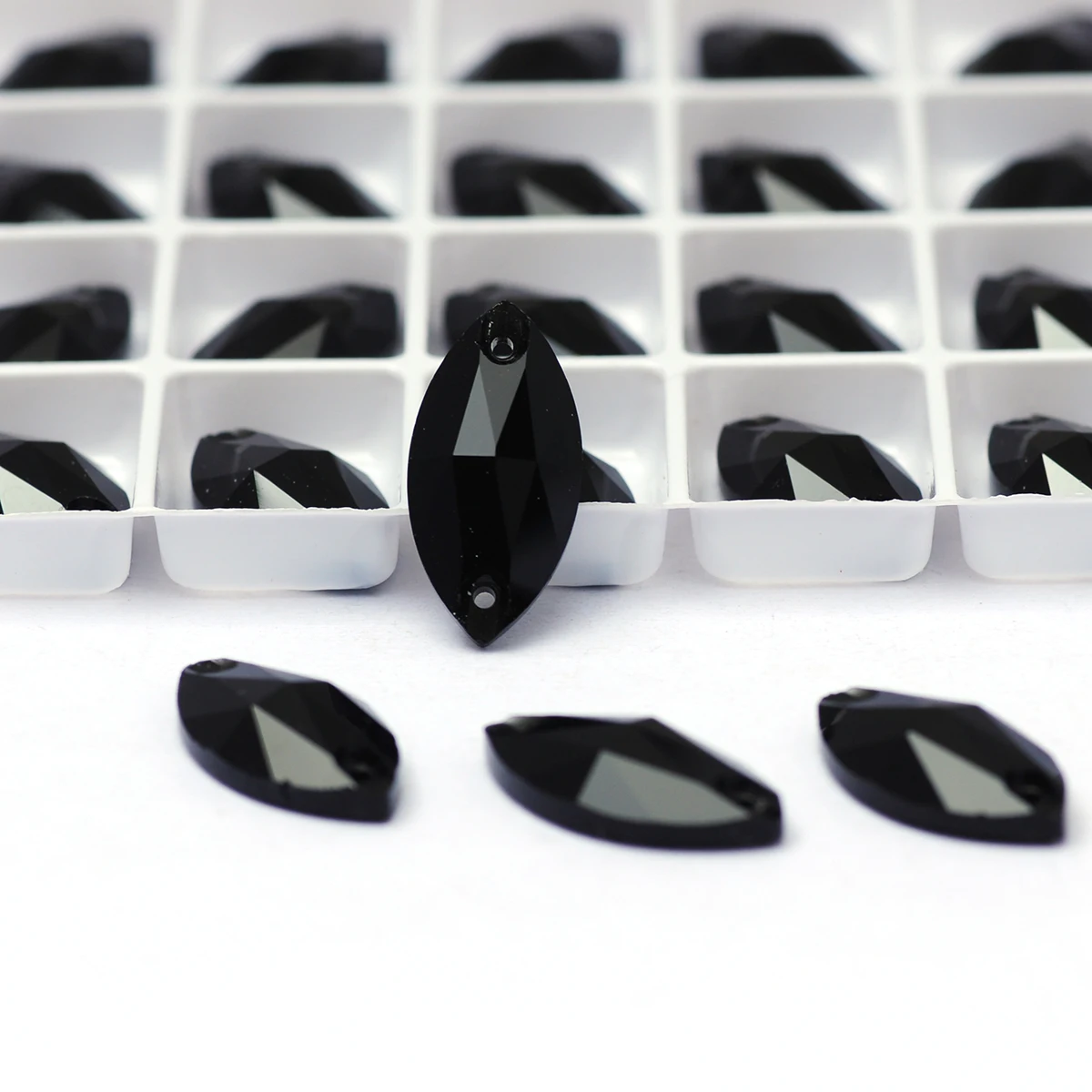 Schwarze K9 Glas-Aufnähsteine mit flacher Rückseite, Kristall-Strasssteine zum Nähen für Handarbeiten, Taschen, Kleidung, DIY-Design und Dekoration. – Detail 8