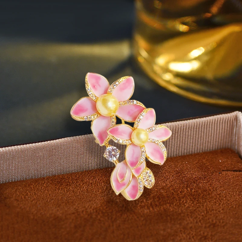 

Romantic Pink Cherry Blossom Brooches High-end Women's High-end Exquisite Imitation Pearl Cheongsam Clothing Pins Accessories