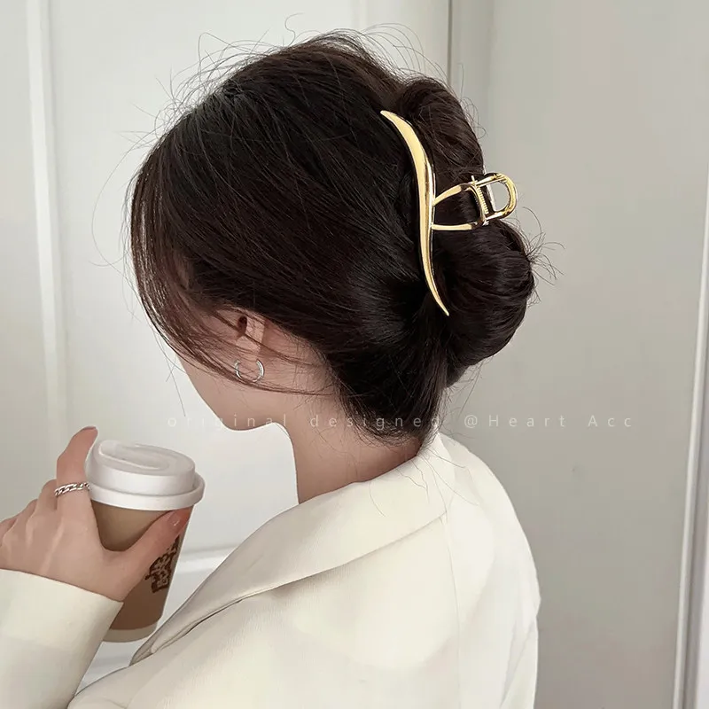 New minimalist metal hair clip, high-end large hair clip for women, perfect for updos, elegant shark clip hair ornament.