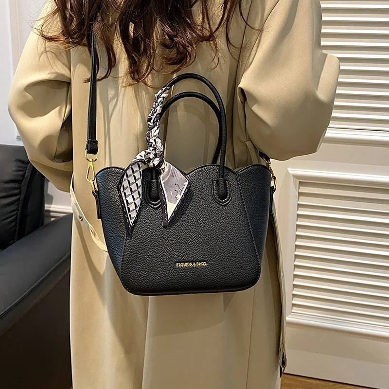 

2025 Fall Trendy Bucket Bag Niche Shoulder Purse for Women Fashion Crossbody Bag Unique Top Handle Tote, Chic Water Bucket Purse