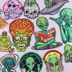 Toppe ricamate UFO Alien per adesivi per abbigliamento Patch per cucire Applique fusibile toppa spaziale per cartoni animati ferro su toppe sui vestiti