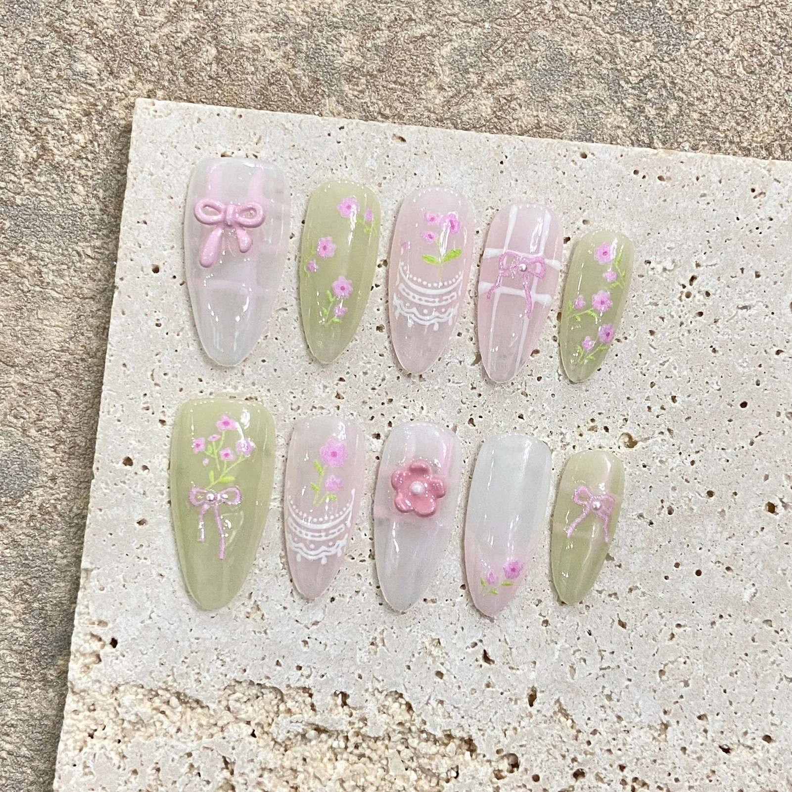 Faux-ongles 3D en amande verte brillante, 10 pièces, à presser à la main, motifs de fleurs, nœud papillon, manucure de printemps, couverture complète, nail art