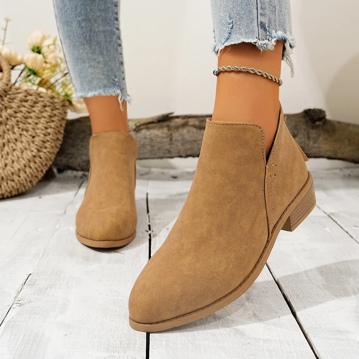 

New large-sized new thick-heeled short-top leather boots for women, pointed-toe thick-heeled back-zipper ankle boots for women